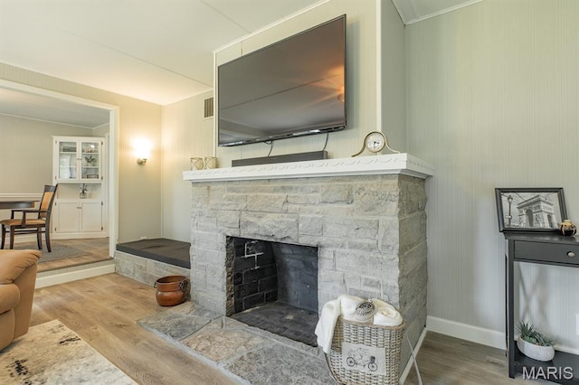 250 Hi Pointe Pl, East Alton, IL 62024 - living room with wood finished floors and a fireplace