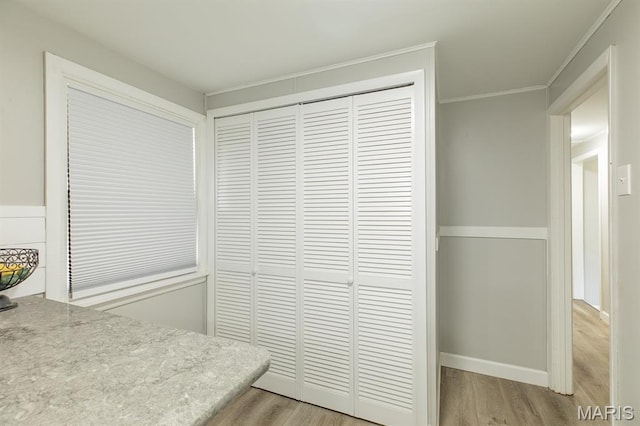 250 Hi Pointe Pl, East Alton, IL 62024 - detailed view of wood finished floors and crown molding