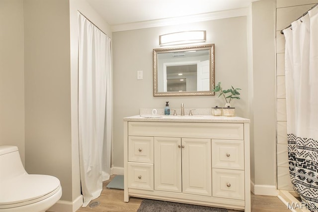 250 Hi Pointe Pl, East Alton, IL 62024 - full bath with vanity, wood finished floors, a shower with shower curtain, and crown molding