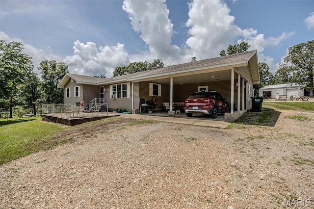 30053 Emily Ln, Lebanon, MO 65536 - view of front facade featuring driveway, a carport, and a front yard
