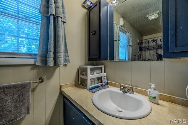 30053 Emily Ln, Lebanon, MO 65536 - full bath with vanity
