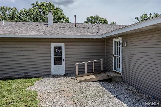 30053 Emily Ln, Lebanon, MO 65536 - entrance to property with a shingled roof
