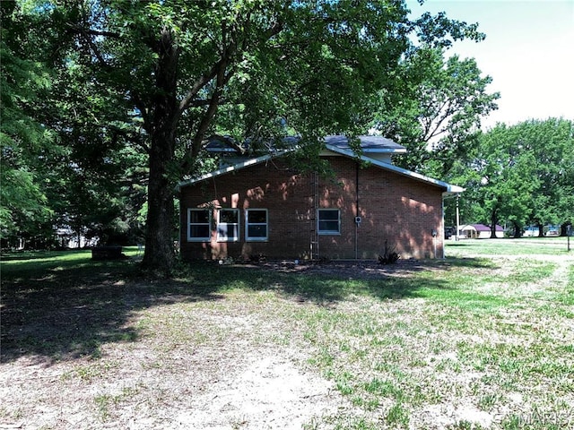 4612 Wood Duck Rd, Pinckneyville, IL 62274 - view of side of property featuring brick siding and a yard