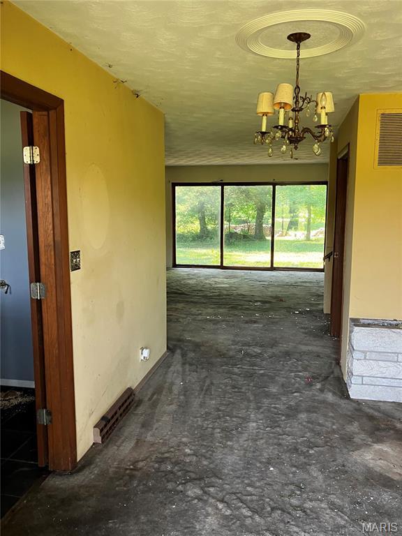 4612 Wood Duck Rd, Pinckneyville, IL 62274 - corridor with a chandelier