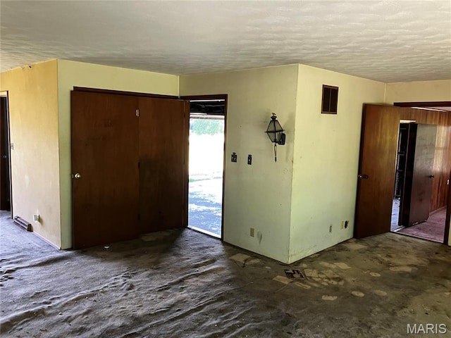 4612 Wood Duck Rd, Pinckneyville, IL 62274 - foyer entrance with a textured ceiling