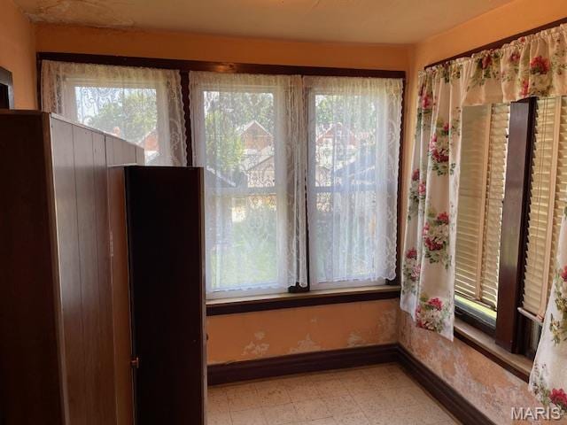 5461 Eichelberger St, Saint Louis, MO 63109 - detailed view of baseboards and tile patterned floors