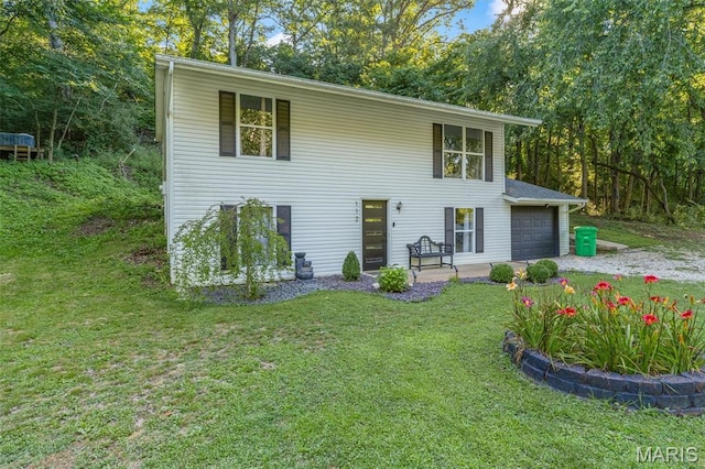 112 Dale Dr, Hillsboro, MO 63050 - colonial house with a garage, a front yard, and driveway