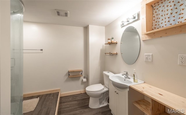 920 E 7th St, Rolla, MO 65401 - full bath with wood finished floors, vanity, and a shower