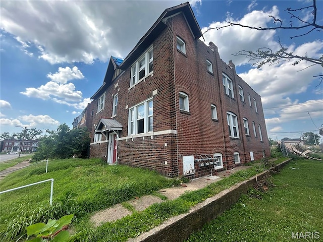 4643 Evans Ave, Saint Louis, MO 63113 - view of side of property featuring brick siding