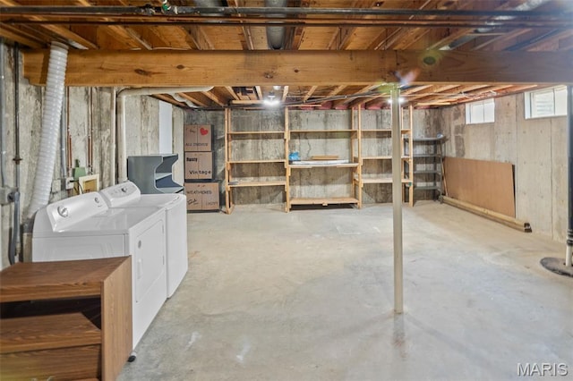 607 Sparrow Ct, Troy, IL 62294 - below grade area featuring washing machine and clothes dryer
