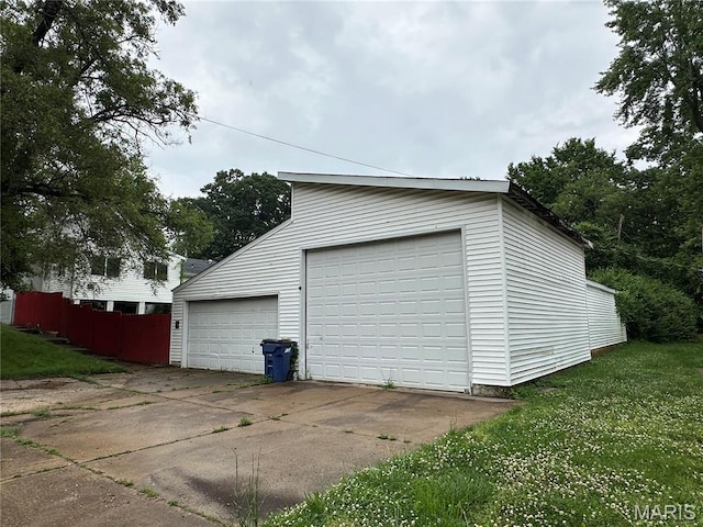 720 Tiffin Ave, Ferguson, MO 63135 - view of detached garage