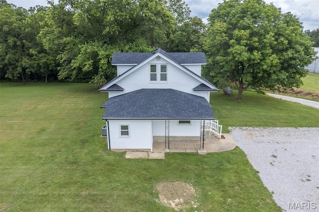 18347 Windy Hill Rd, Staunton, IL 62088 - view of side of property with a shingled roof and a yard