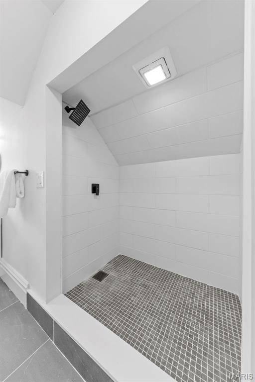 6206 Victoria Ave, Saint Louis, MO 63139 - bathroom with lofted ceiling, tiled shower, and tile patterned flooring