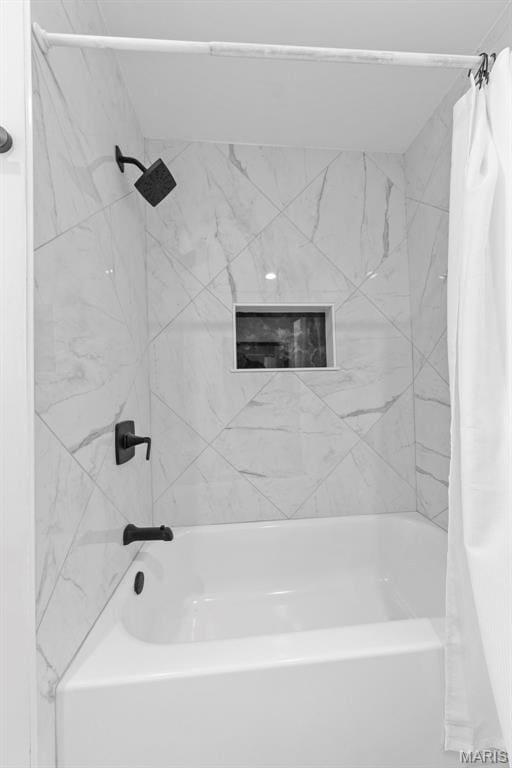 6206 Victoria Ave, Saint Louis, MO 63139 - bathroom with shower / tub combo