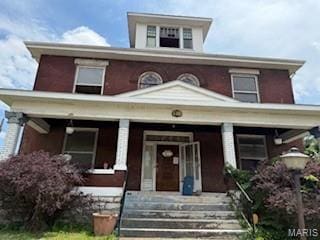 570 Washington Pl E, St Louis, IL 62205 - view of front of property with a porch