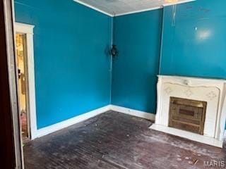 570 Washington Pl E, St Louis, IL 62205 - view of unfurnished living room