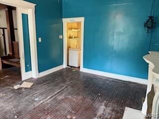 570 Washington Pl E, St Louis, IL 62205 - unfurnished bedroom with baseboards