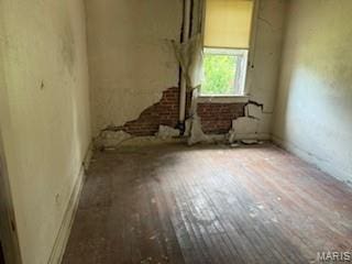 570 Washington Pl E, St Louis, IL 62205 - empty room featuring hardwood / wood-style flooring and baseboards