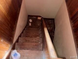 570 Washington Pl E, St Louis, IL 62205 - stairway with wooden walls