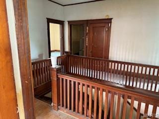 570 Washington Pl E, St Louis, IL 62205 - hall featuring an upstairs landing