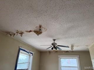 570 Washington Pl E, St Louis, IL 62205 - detailed view of a ceiling fan and a textured ceiling