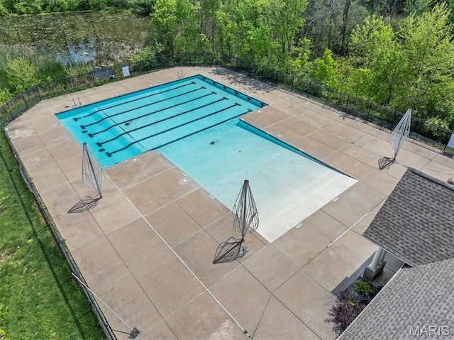 32 Brushy Brook Ct, Ofallon, MO 63366 - community pool with a patio