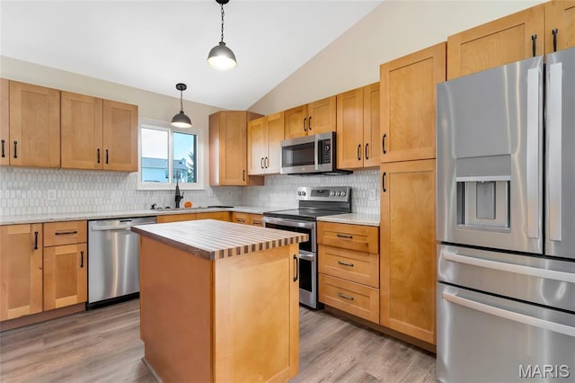 2601 Brookfield Ct, Columbia, IL 62236 - kitchen with stainless steel appliances, lofted ceiling, tasteful backsplash, light wood-style floors, and pendant lighting