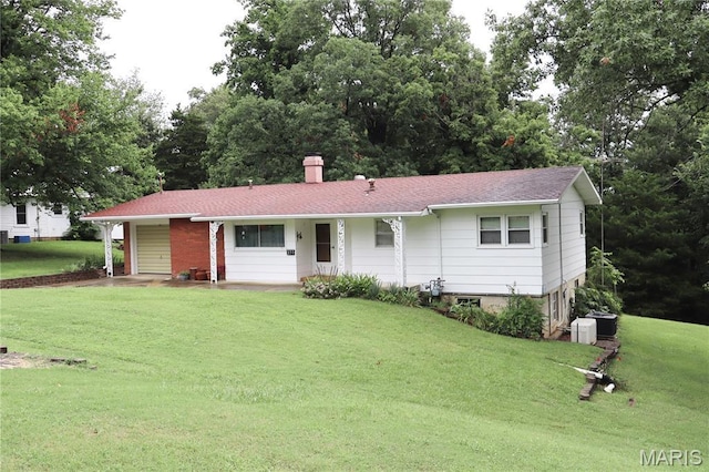 337 S Elm St, Dexter, MO 63841 - ranch-style house featuring a front yard, a chimney, an attached garage, and a porch