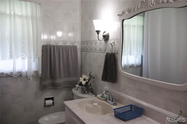 337 S Elm St, Dexter, MO 63841 - bathroom with tile walls and vanity