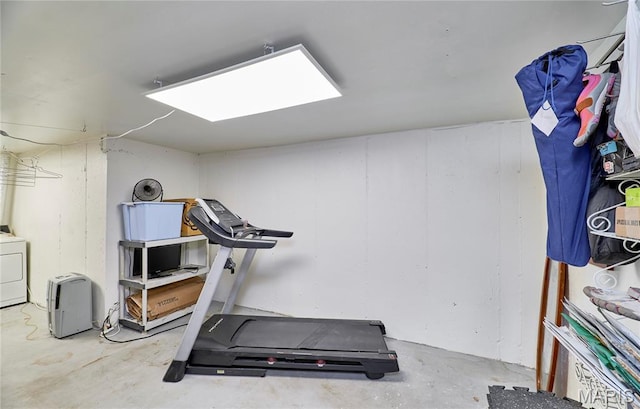 922 Claytonbrook Dr Unit 2, Ballwin, MO 63011 - exercise area featuring washer / clothes dryer