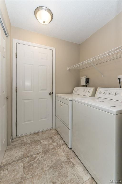 563 Great Plains Dr, House Springs, MO 63051 - laundry area featuring washer and dryer