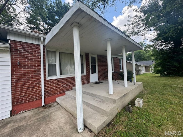 6 Maple Dr, Caseyville, IL 62232 - covered porch with a yard