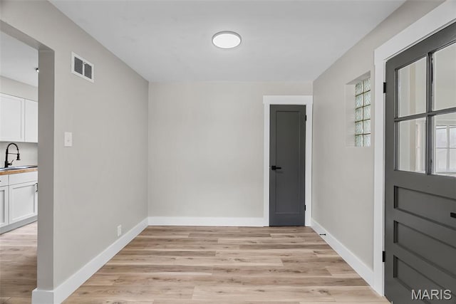 6736 Julian Ave, University City, MO 63130 - empty room featuring light wood-type flooring