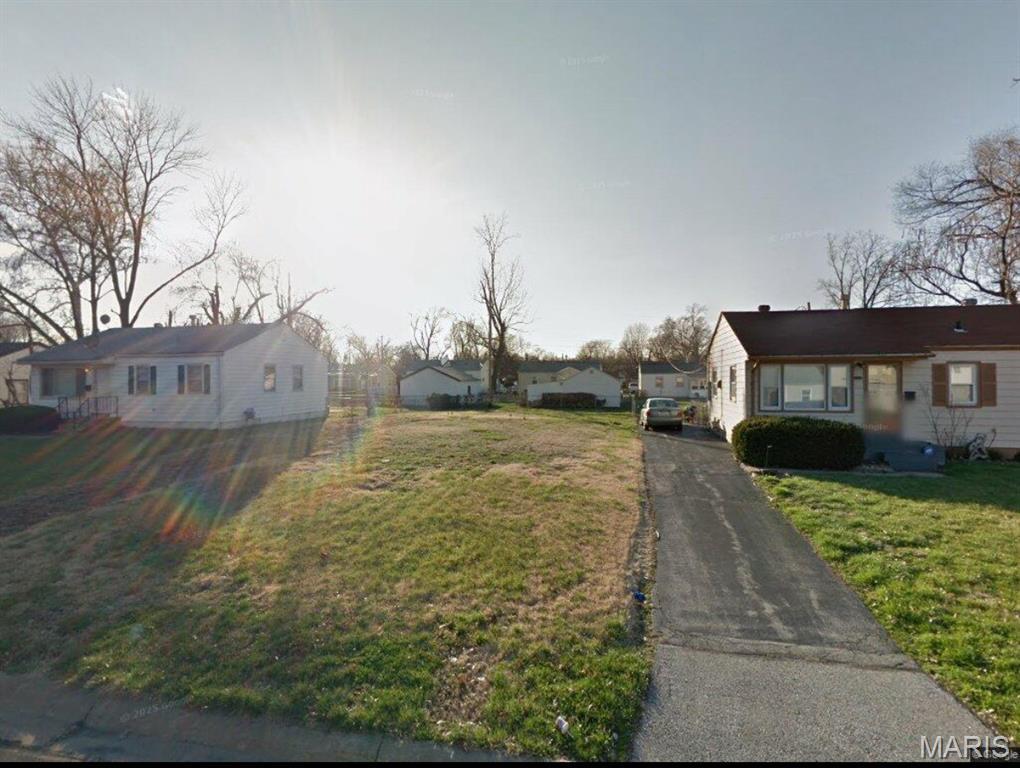 4325 Saint Regina Ln, Saint Ann, MO 63074 - photo 1