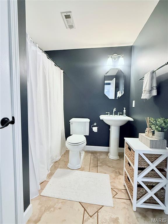 2354 Fountain Dr, Barnhart, MO 63012 - bathroom with toilet and a shower with curtain