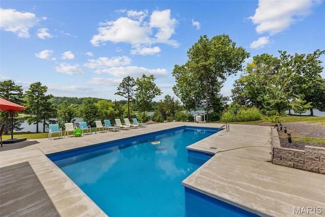 10317 Mallard Rd, Potosi, MO 63664 - outdoor pool featuring a patio area