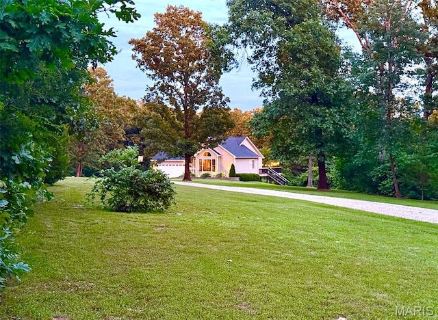 885 Oak Pass Ln, Sullivan, MO 63080 - view of green lawn featuring driveway