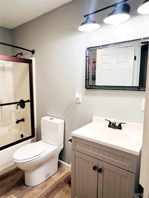885 Oak Pass Ln, Sullivan, MO 63080 - bathroom with wood finished floors, vanity, and bathing tub / shower combination