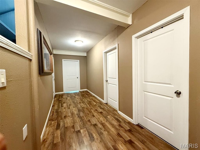 885 Oak Pass Ln, Sullivan, MO 63080 - hall featuring wood finished floors and baseboards