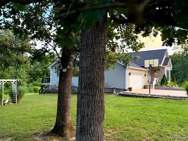 885 Oak Pass Ln, Sullivan, MO 63080 - view of green lawn featuring a garage and concrete driveway
