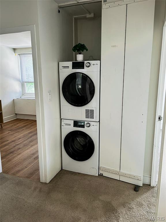 210 N 17th St Unit 302, Saint Louis, MO 63103 - laundry room with stacked washer / drying machine and carpet flooring