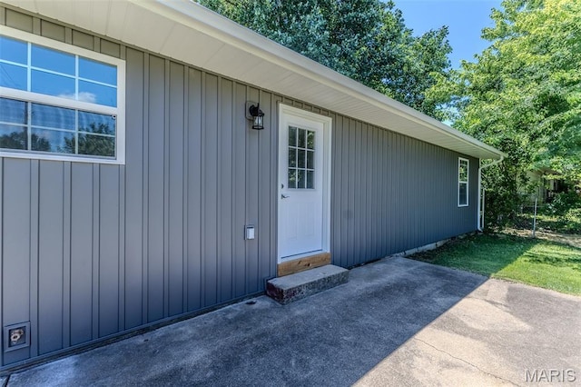 1507 Finn Dr, Lebanon, MO 65536 - doorway to property with a patio area