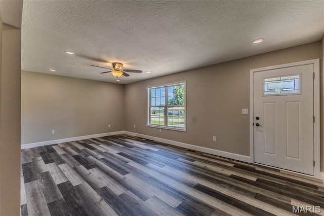 1507 Finn Dr, Lebanon, MO 65536 - foyer with dark wood-style floors, recessed lighting, ceiling fan, and a textured ceiling