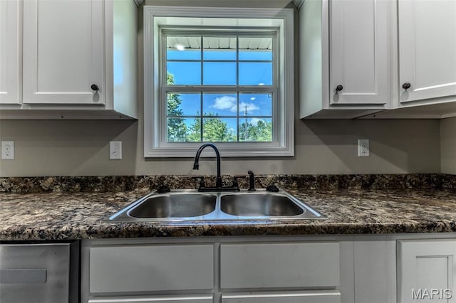 1507 Finn Dr, Lebanon, MO 65536 - kitchen featuring a sink and white cabinets