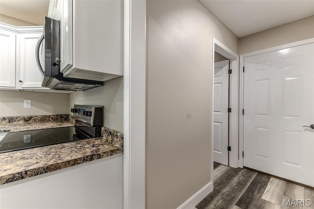 1507 Finn Dr, Lebanon, MO 65536 - kitchen featuring dark wood-style flooring, white cabinets, and stainless steel electric range