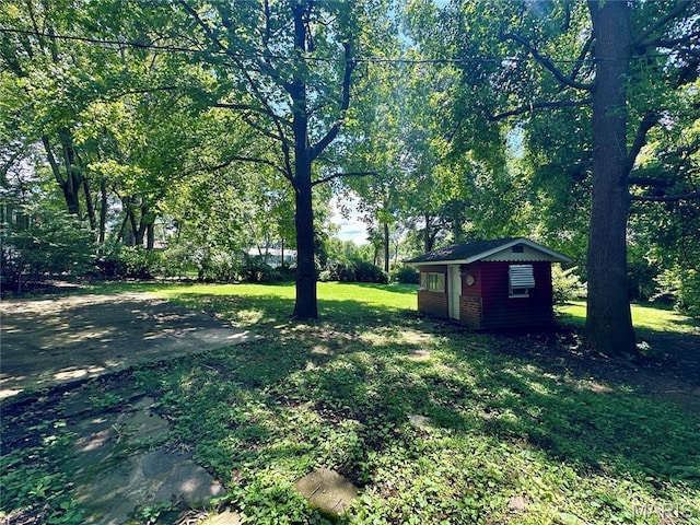 918 E 7th St, Rolla, MO 65401 - view of green lawn featuring an outdoor structure