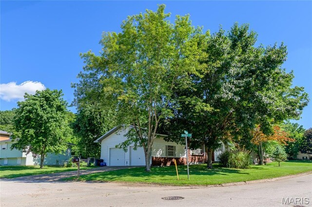 1201 Hull Valley Dr, Waynesville, MO 65583