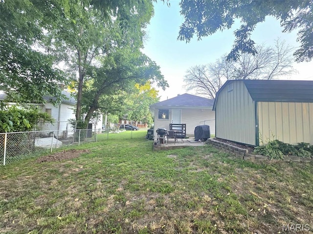 315 W State St, Union, MO 63084 - view of yard featuring a storage unit and a patio