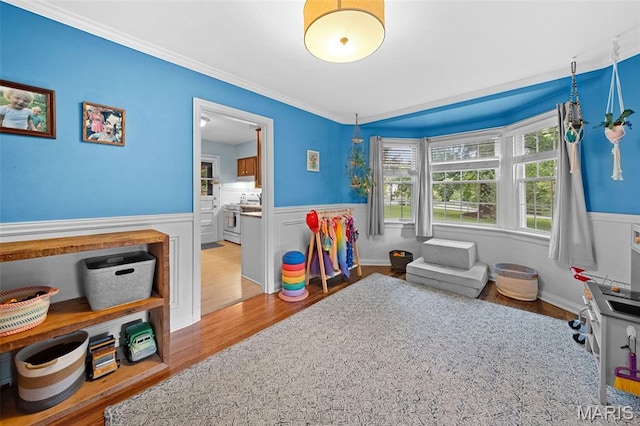 100 Calverton Rd, Saint Louis, MO 63135 - recreation room featuring wood finished floors, wainscoting, and crown molding