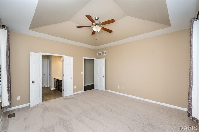 510 Newkirk Cir, Saint Charles, MO 63303 - unfurnished bedroom featuring carpet flooring, a raised ceiling, connected bathroom, a ceiling fan, and lofted ceiling